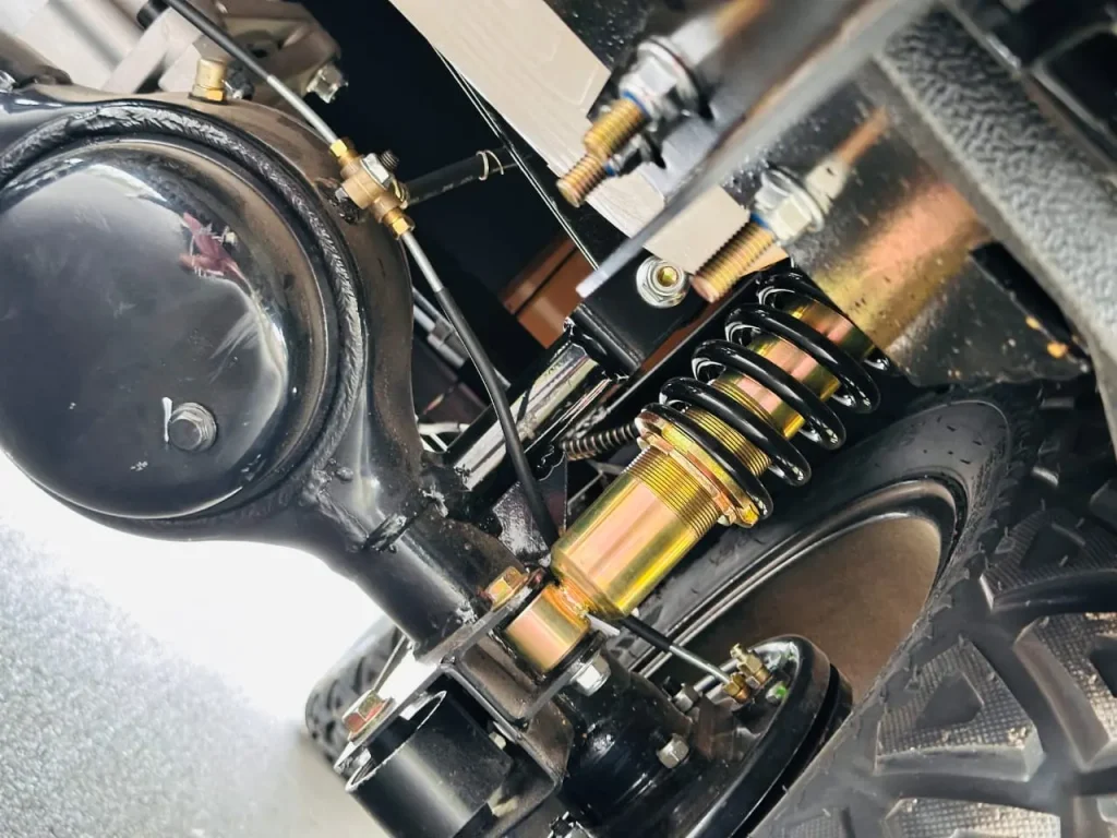 Detalle de la suspensión y rueda