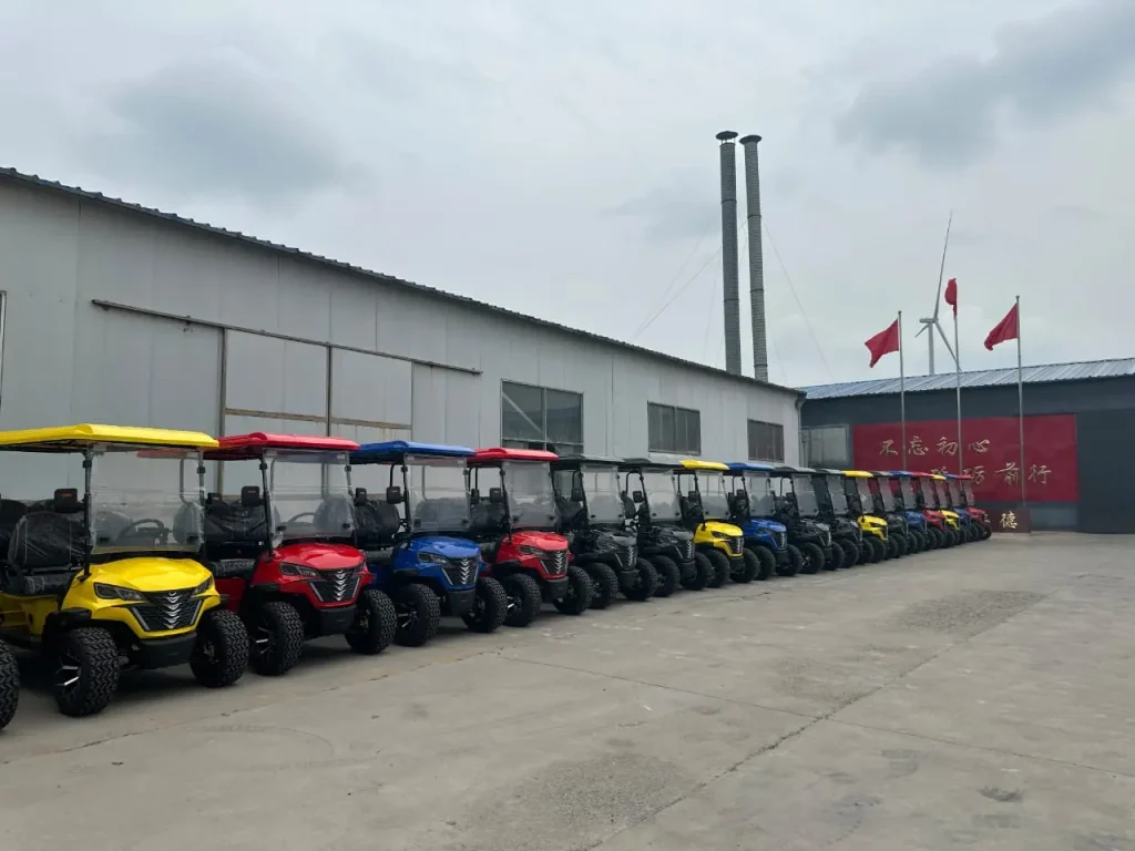 Flota de carros de golf de varios colores