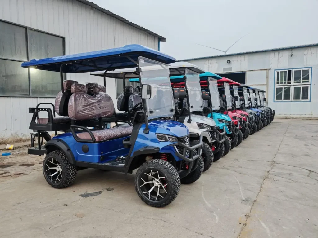 Flota de carros de golf en fábrica